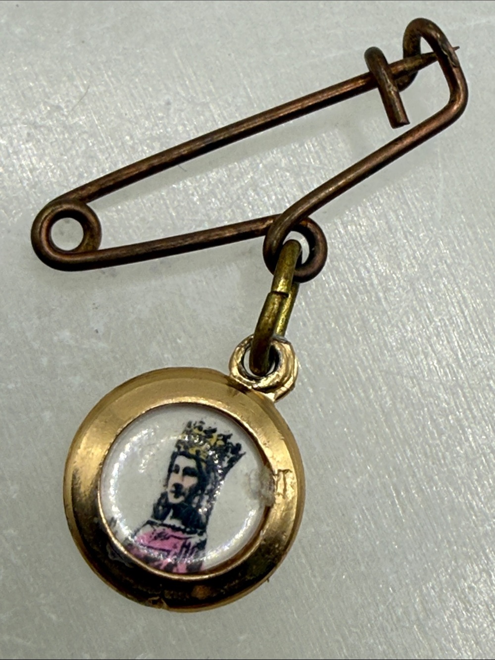 Antique Gold Tone Religious Queen Crown Figure Safety Pin Charm brooch rehab ⭐️